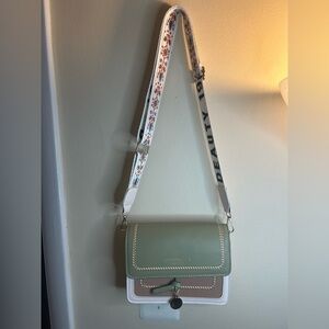 Elegant Green Crossbody Bag with Floral Strap